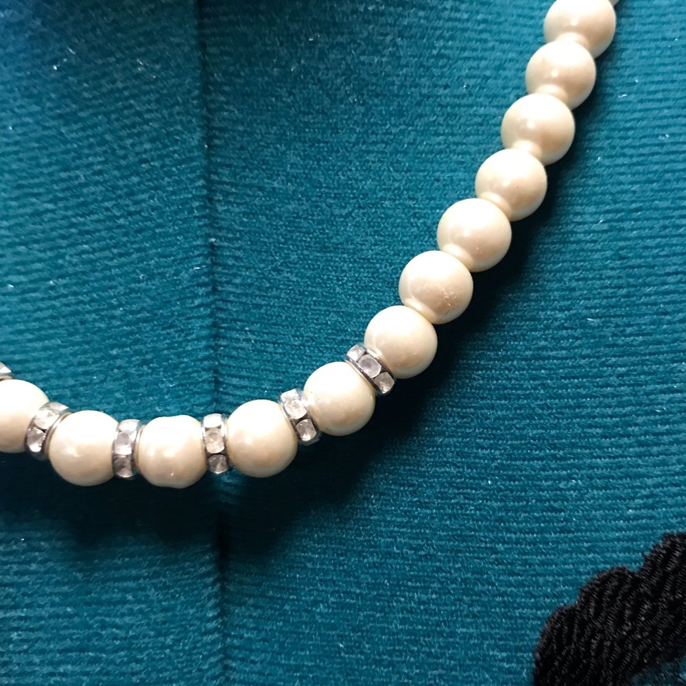 2 necklaces and earrings sets for the price of one! - Picture 7 of 8